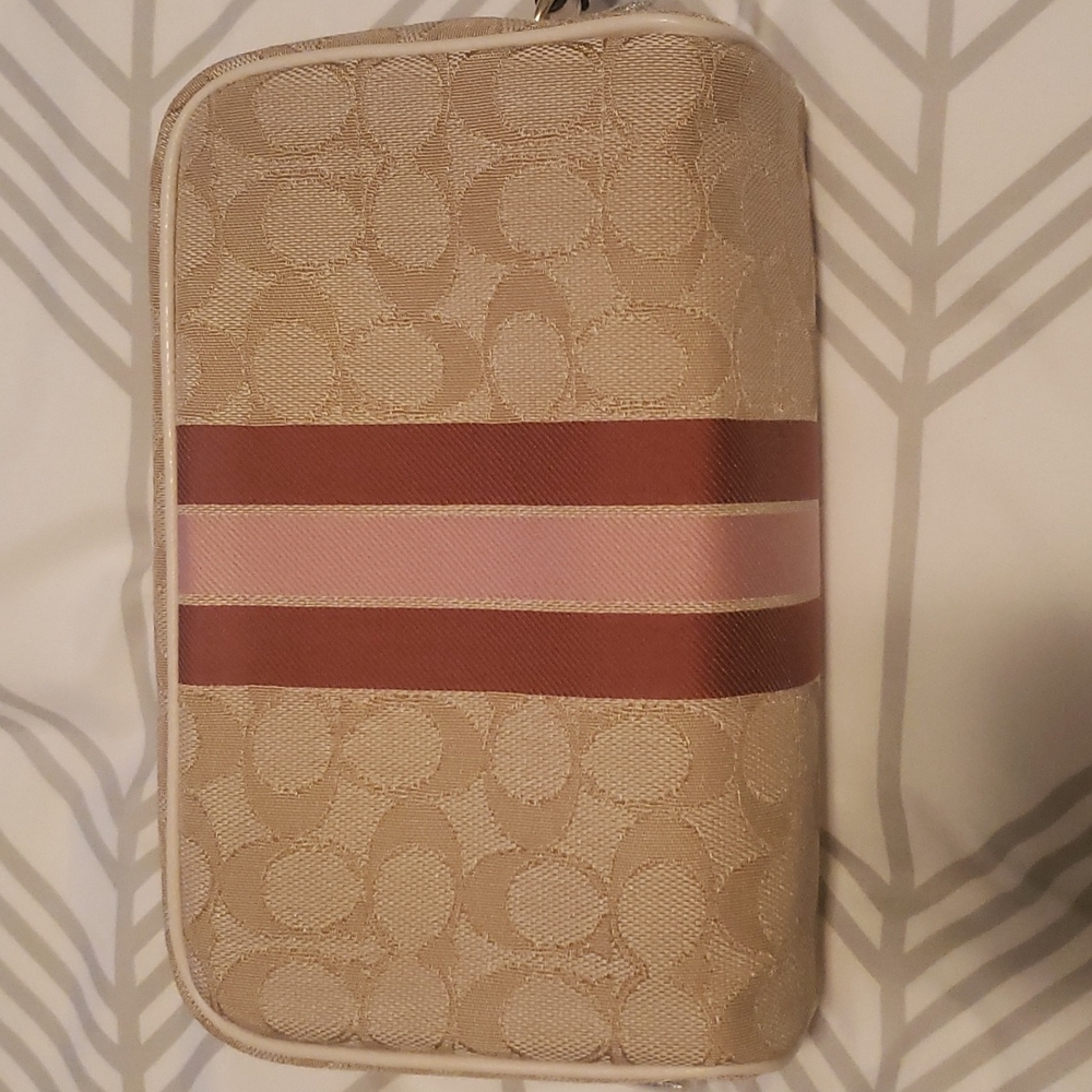 NWT Coach cosmetic bad - Picture 4 of 8